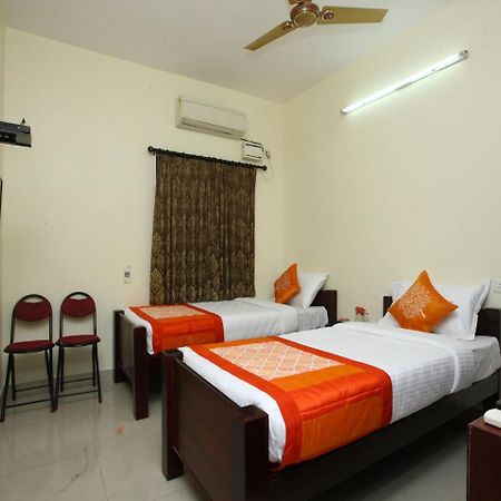 Oyo 10465 Koyambedu Chennai Hotel Ngoại thất bức ảnh