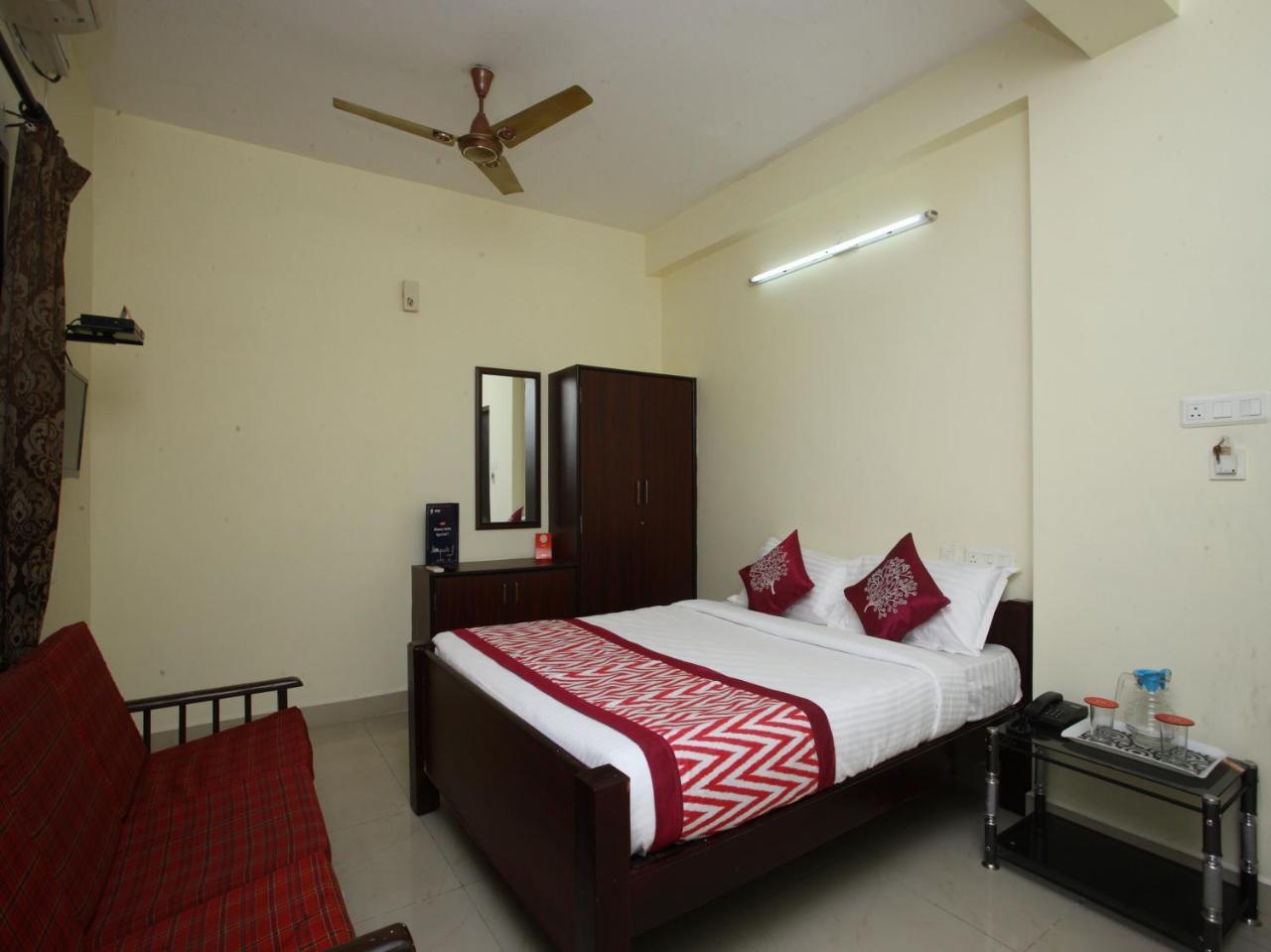 Oyo 10465 Koyambedu Chennai Hotel Ngoại thất bức ảnh